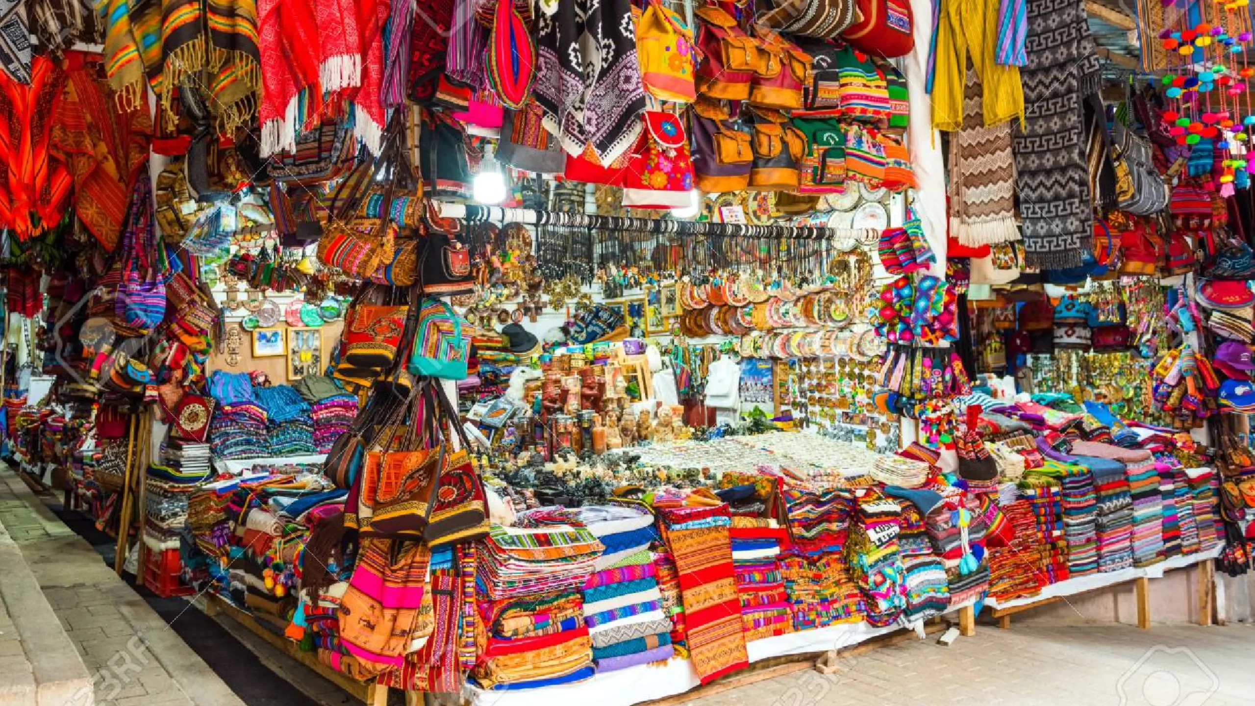 Los Mejores Lugares para Comprar Artesanías y Souvenirs en Aguas Calientes