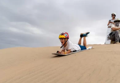 Sandboarding en la Duna gigante de Cerro Blanco: Adrenalina y Diversión