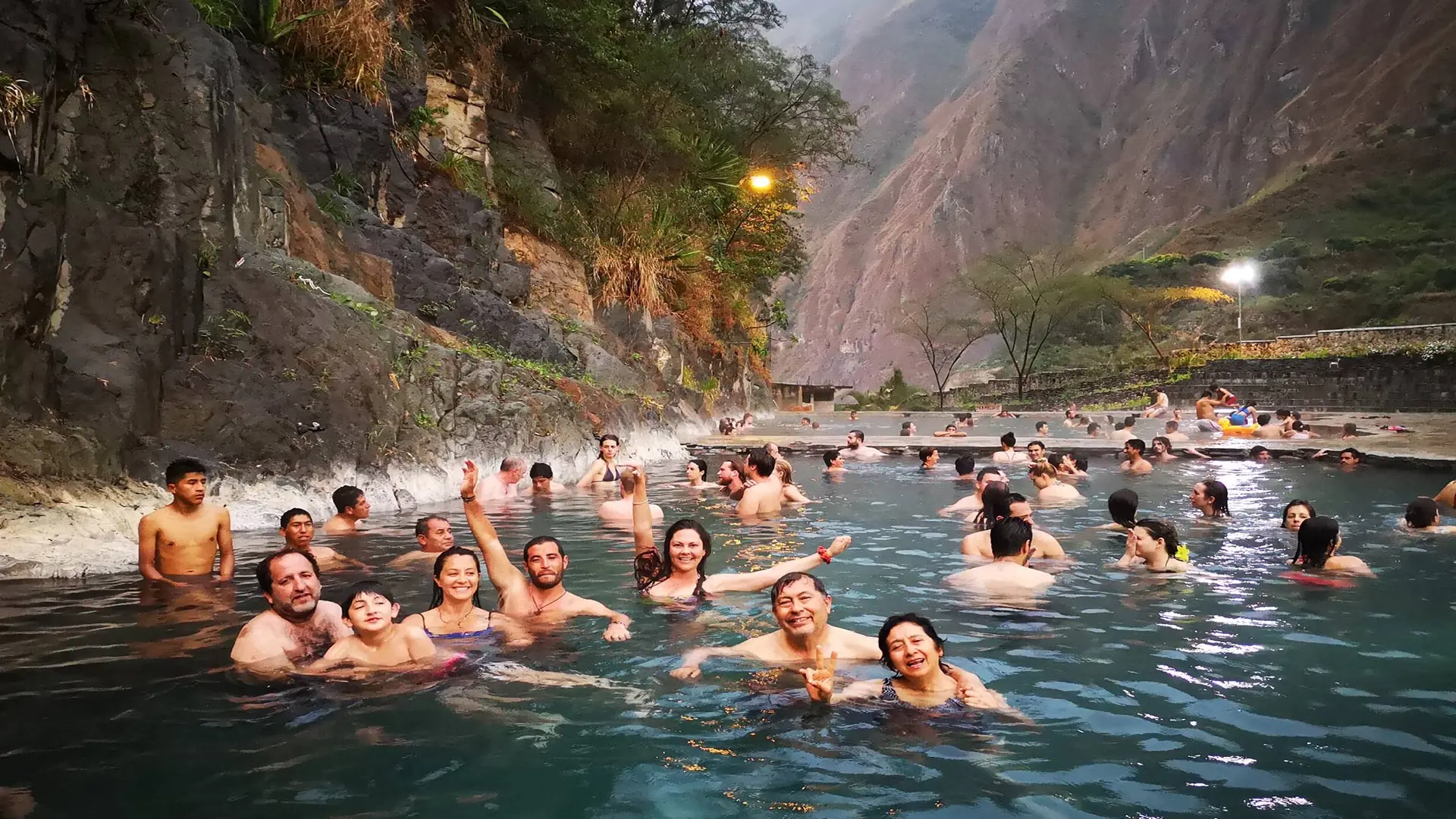 ¿Qué Lugares Turísticos Pueden Visitar En Aguas Calientes?