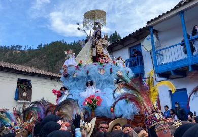 Las Festividades de la Virgen del Carmen en Paucartambo: Tradición y Devoción