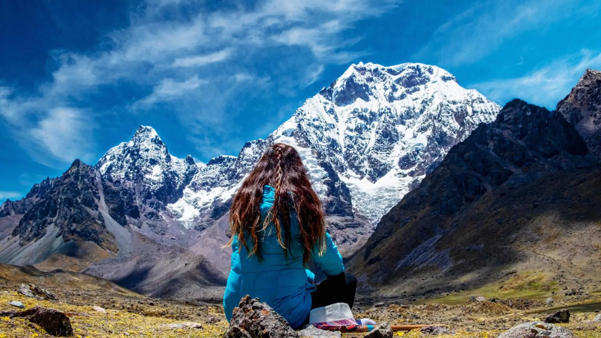 Trek al Nevado Ausangate: Un Desafío entre Colores y Montañas